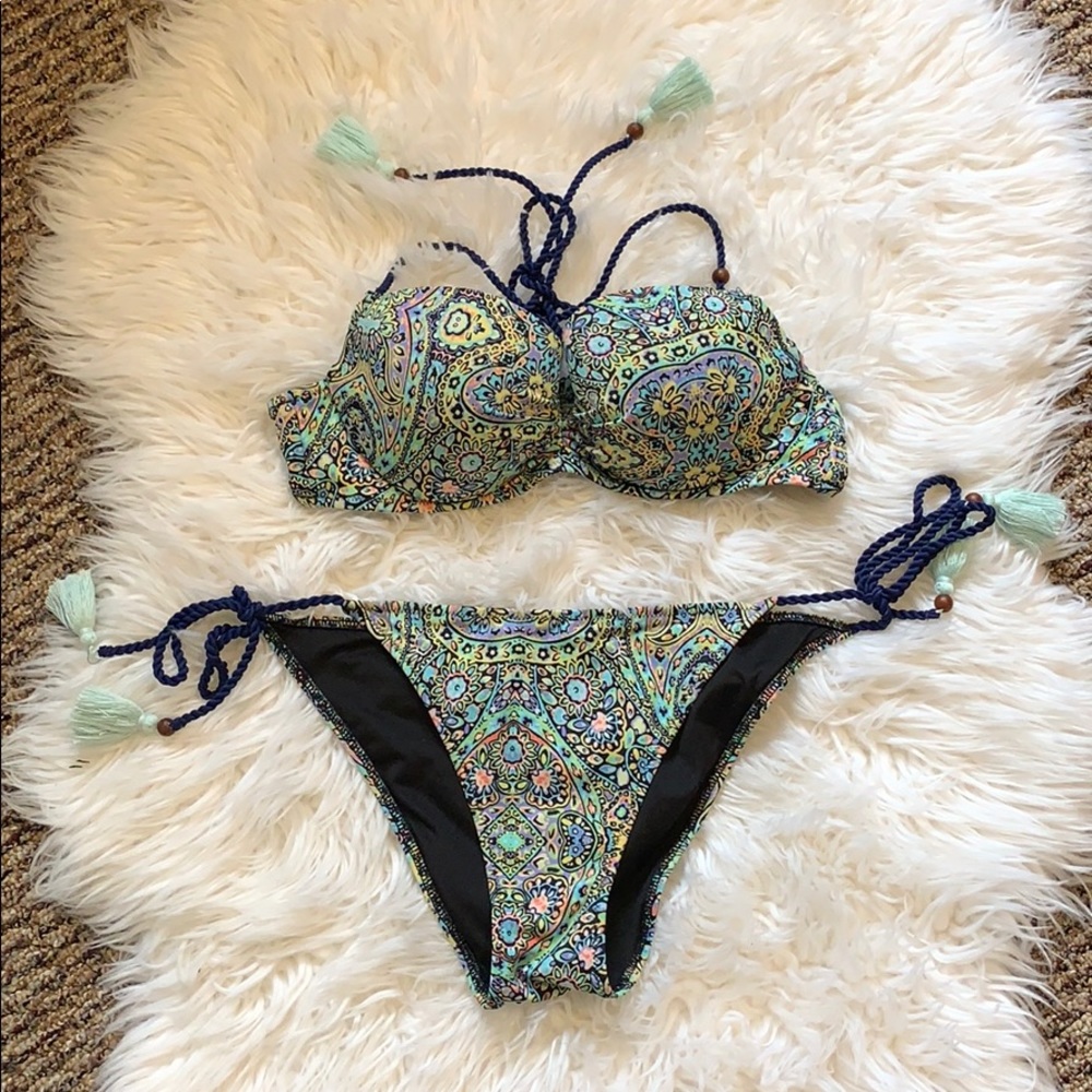 Victoria’s Secret bikini